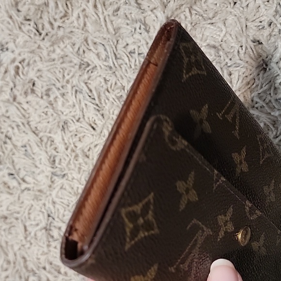 Authentic Louis Vuitton Monogram Wallet - Picture 4 of 9